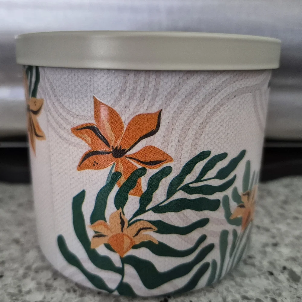 NEW White Barn Santorini Coast 14.5oz 3-Wick Candle - Picture 2 of 4